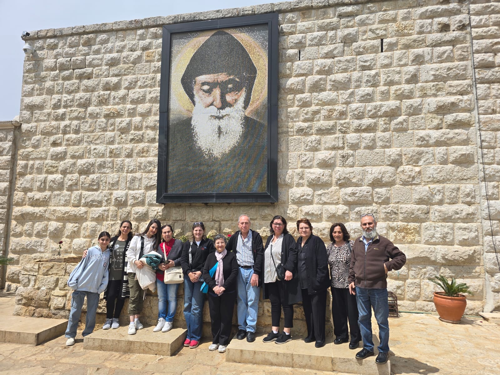 <i style="color: #e8a317" class="fi-xnsuxl-bus-side"></i> Kazdoura Program